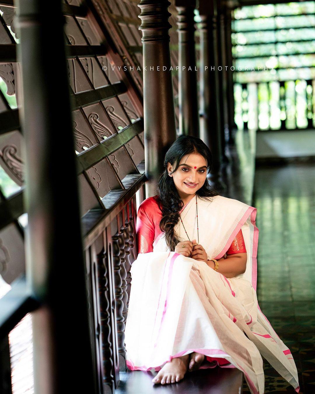 Kerala Kasavu Saree hot photos| Krishna Prabha looking very sexy photos