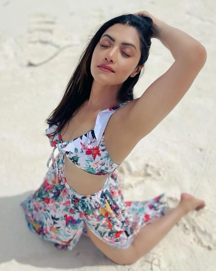 Mamta Mohandas in Beach bikini hot photoshoot | hot and sexy photoshoot