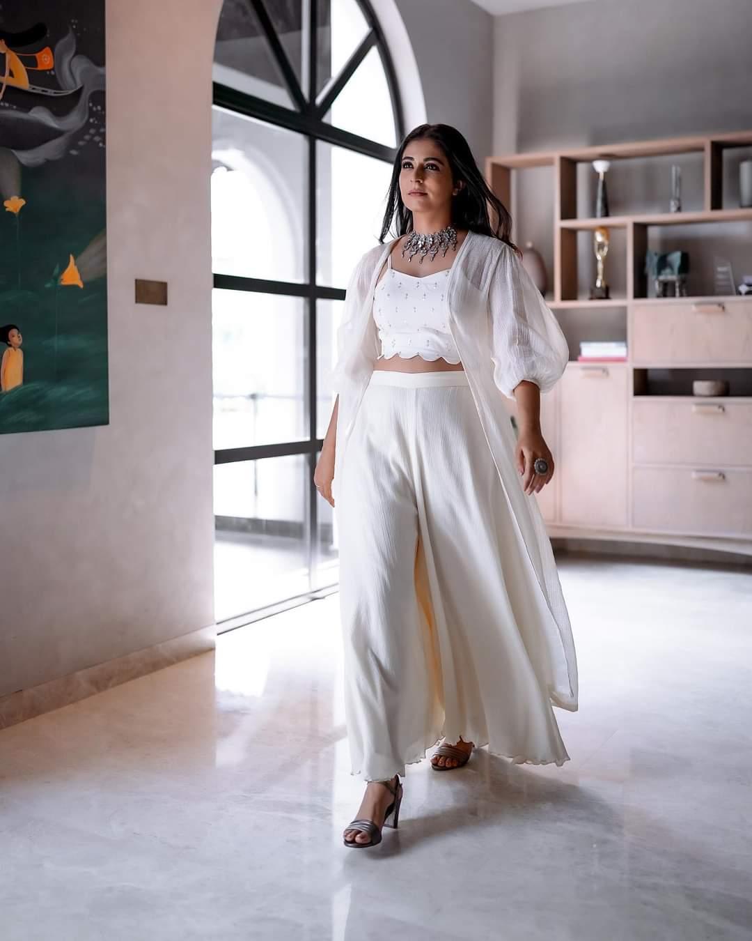Beautiful and glamours photos | Leona Lishoy latest hot and sexy photoshoot in white dress