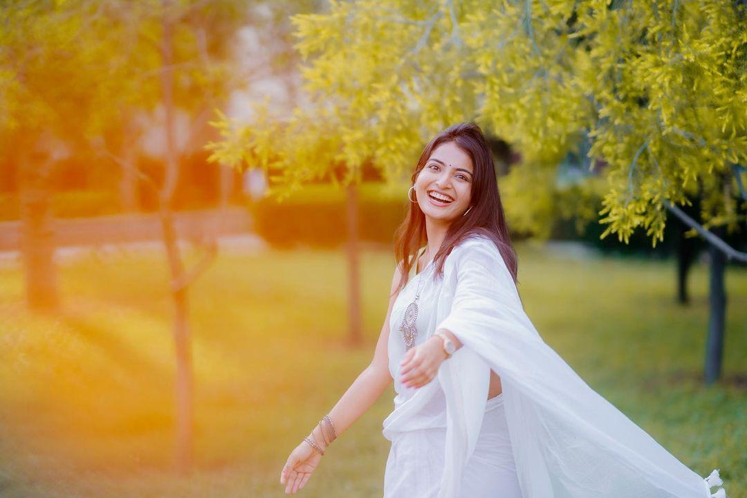 Beautiful and sexy photoshoot | Ananya Nagalla in white transparent saree hot photos
