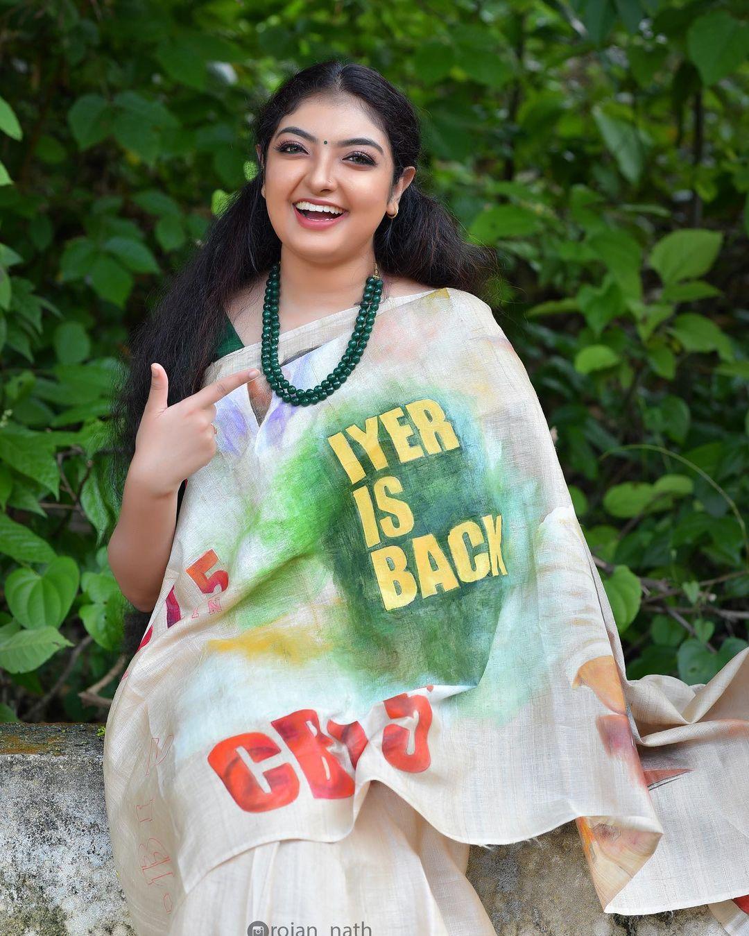 Malayalam Actress hot photos | Malavika Nair very glamours and sexy photoshoot in saree