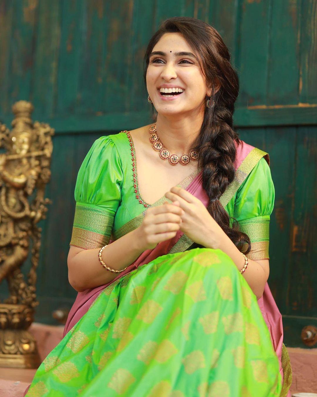 South Indian Actress sexy photos | Deepti Sati in half saree very glamours and cute stills