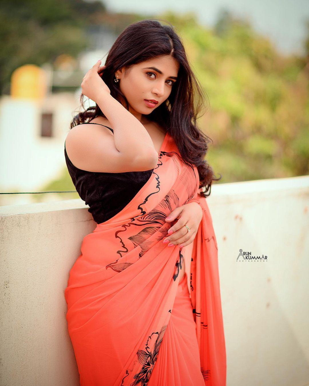 Beautiful and glamours photos | Viranika Shetty in rose saree exposing navel hot photos
