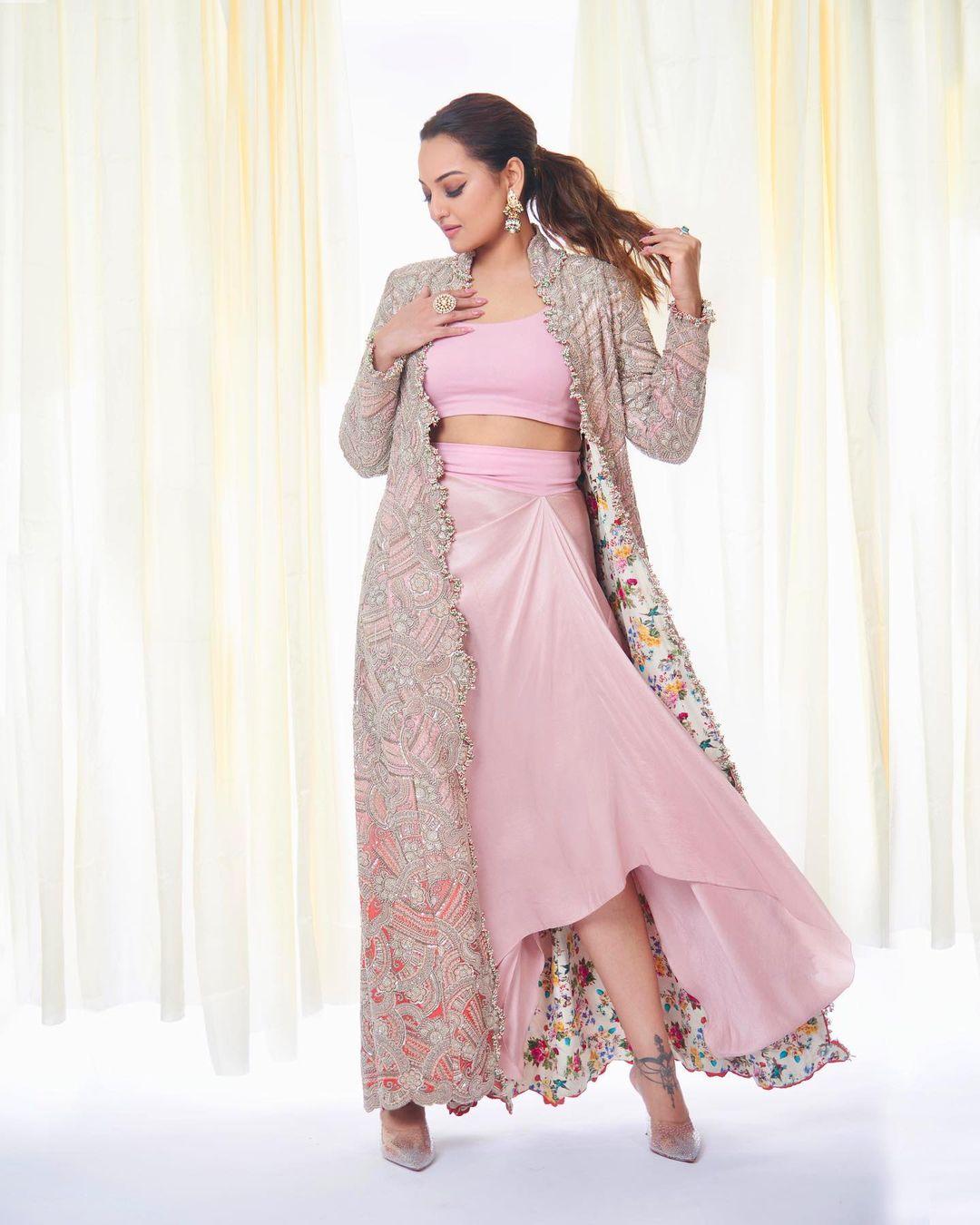 Bollywood actress hot photos | Sonakshi Sinha latest hot and stylish photoshoot