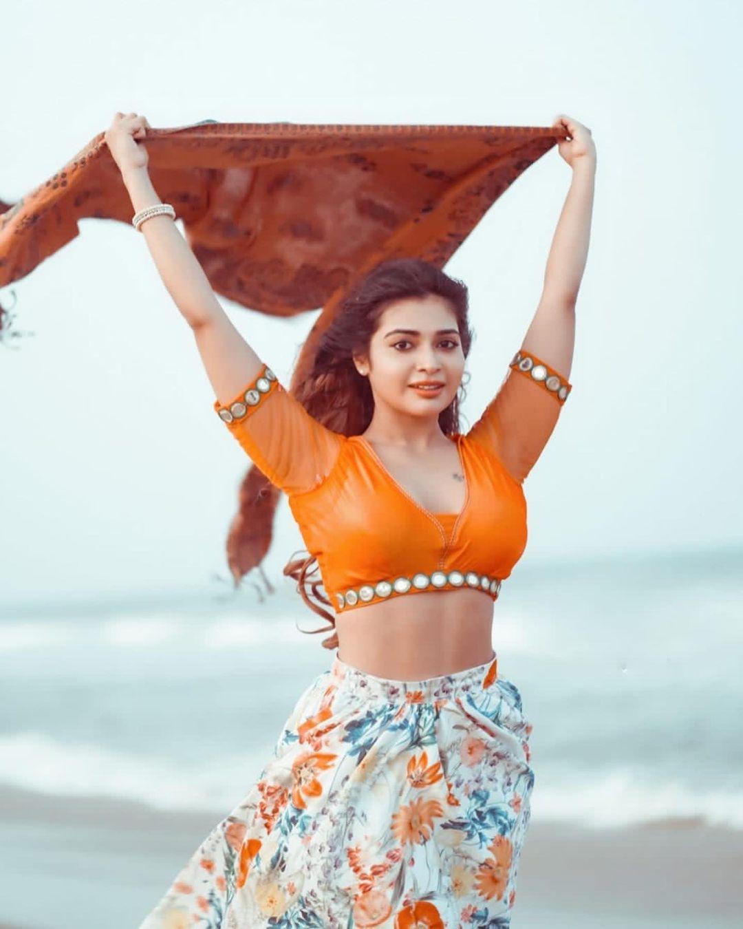 Exclusive hot and sexy stills | Dharsha Gupta exposing cleavage in short blouse photos