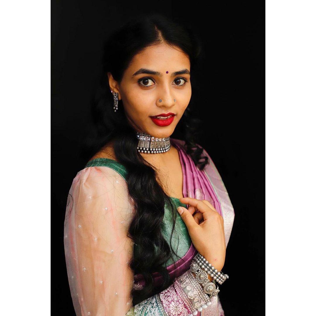 Exposing hot photos gallery | Sapthami Gowda bridal makeup hot and sexy photos