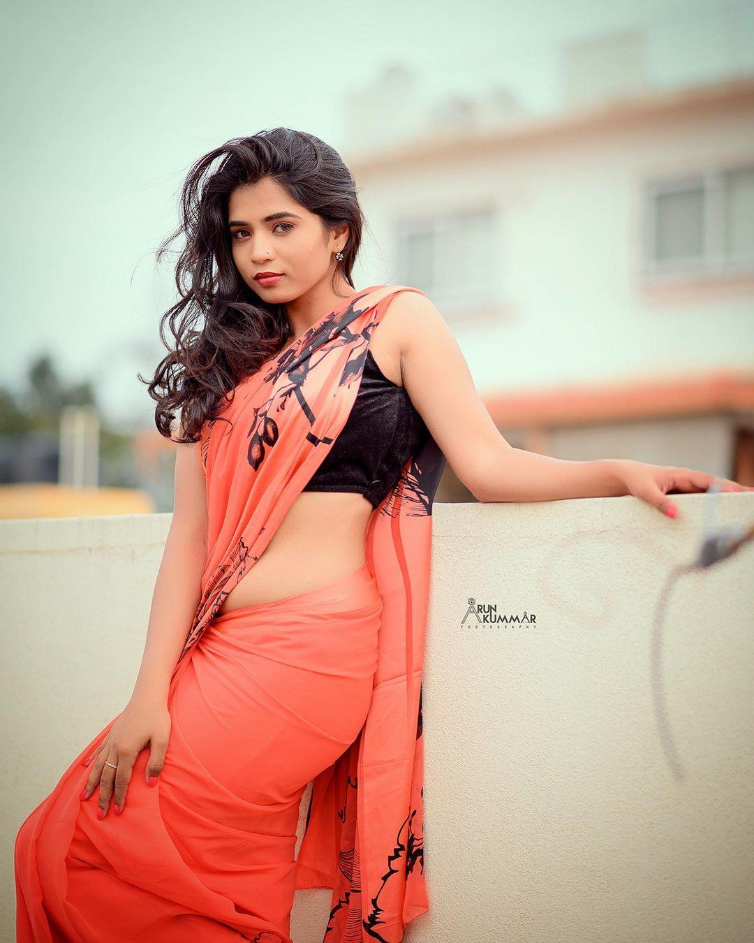 Kannada actress in transparent saree photos | Viranika Shetty in rose saree exposing navel hot photos