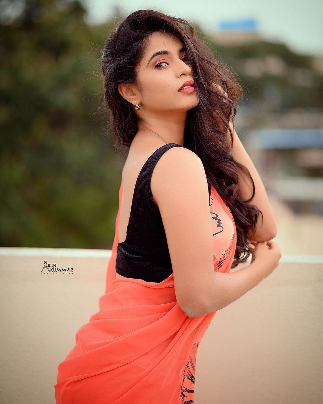 Kannada actress sexy photoshoot | Viranika Shetty in rose saree exposing navel hot photos