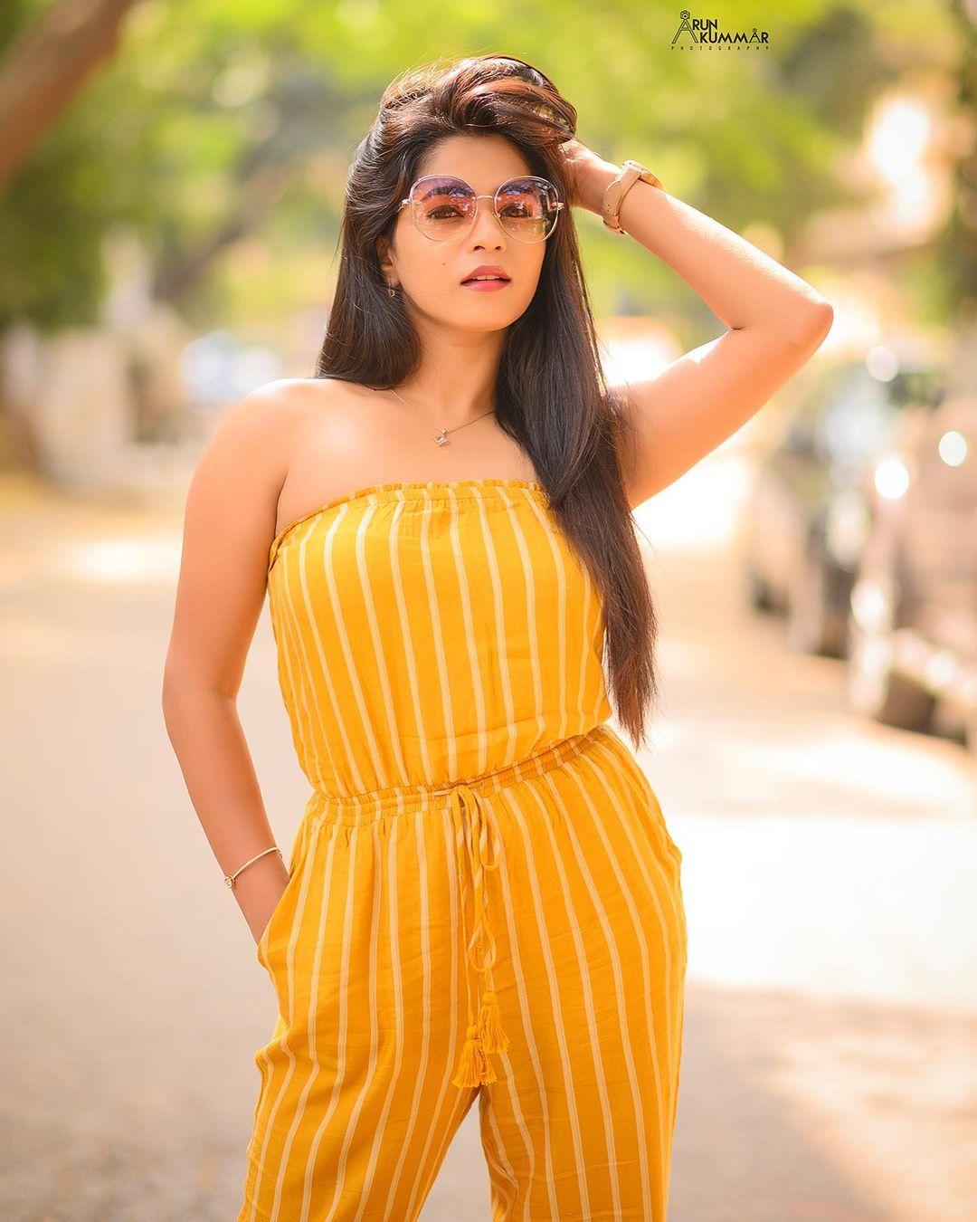 Kannada actress stylish hot photos | Viranika Shetty new stylish and sexy photos