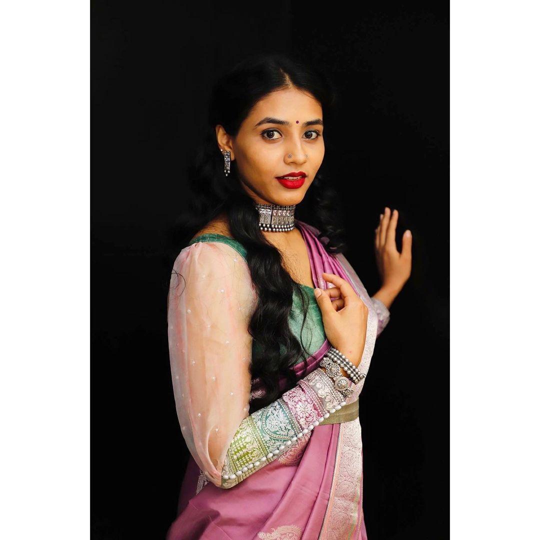 Sandalwood Actress glamours photos | Sapthami Gowda bridal makeup hot and sexy photos