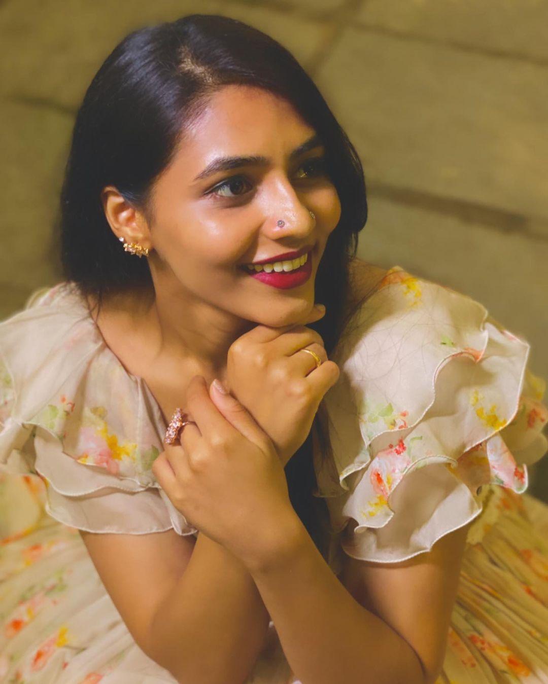 Sandalwood actress hot photos | Sapthami Gowda beautiful and sexy photoshoot