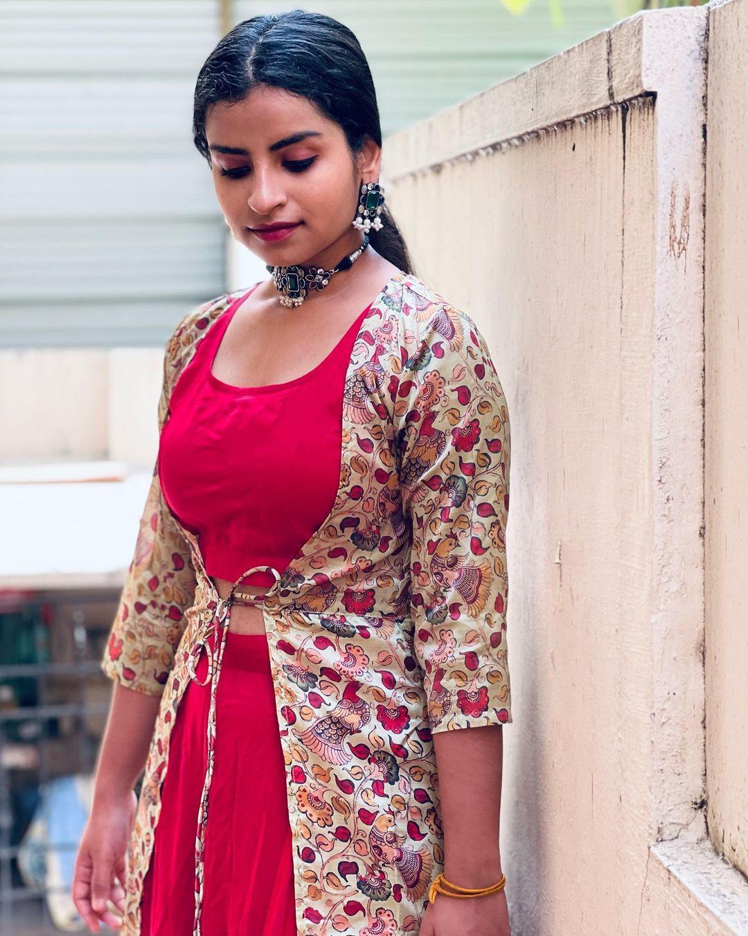 Tamil actress hot photos | Sivaangi Krishnakumar very cute and sexy photos
