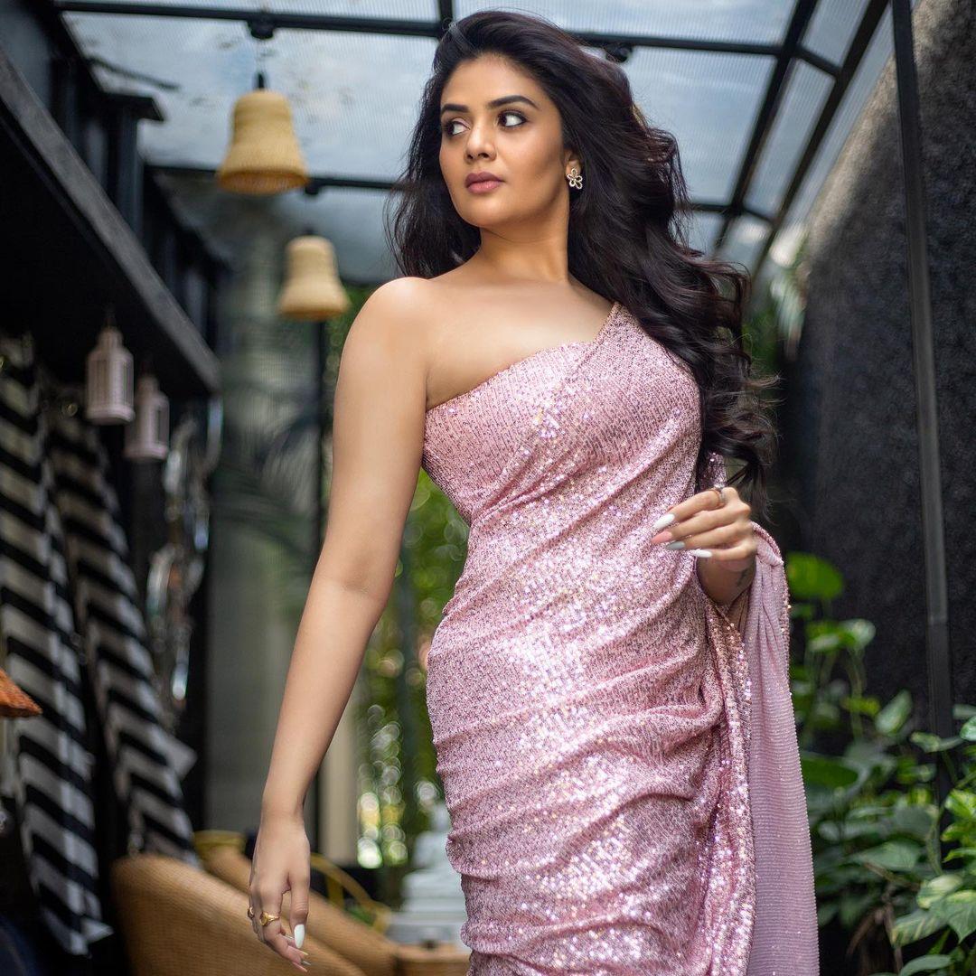Anchor hot photos gallery | Sreemukhi in saree very hot and sexy stills  Photos: HD Images, Pictures, Stills, First Look Posters of Anchor hot  photos gallery | Sreemukhi in saree very hot