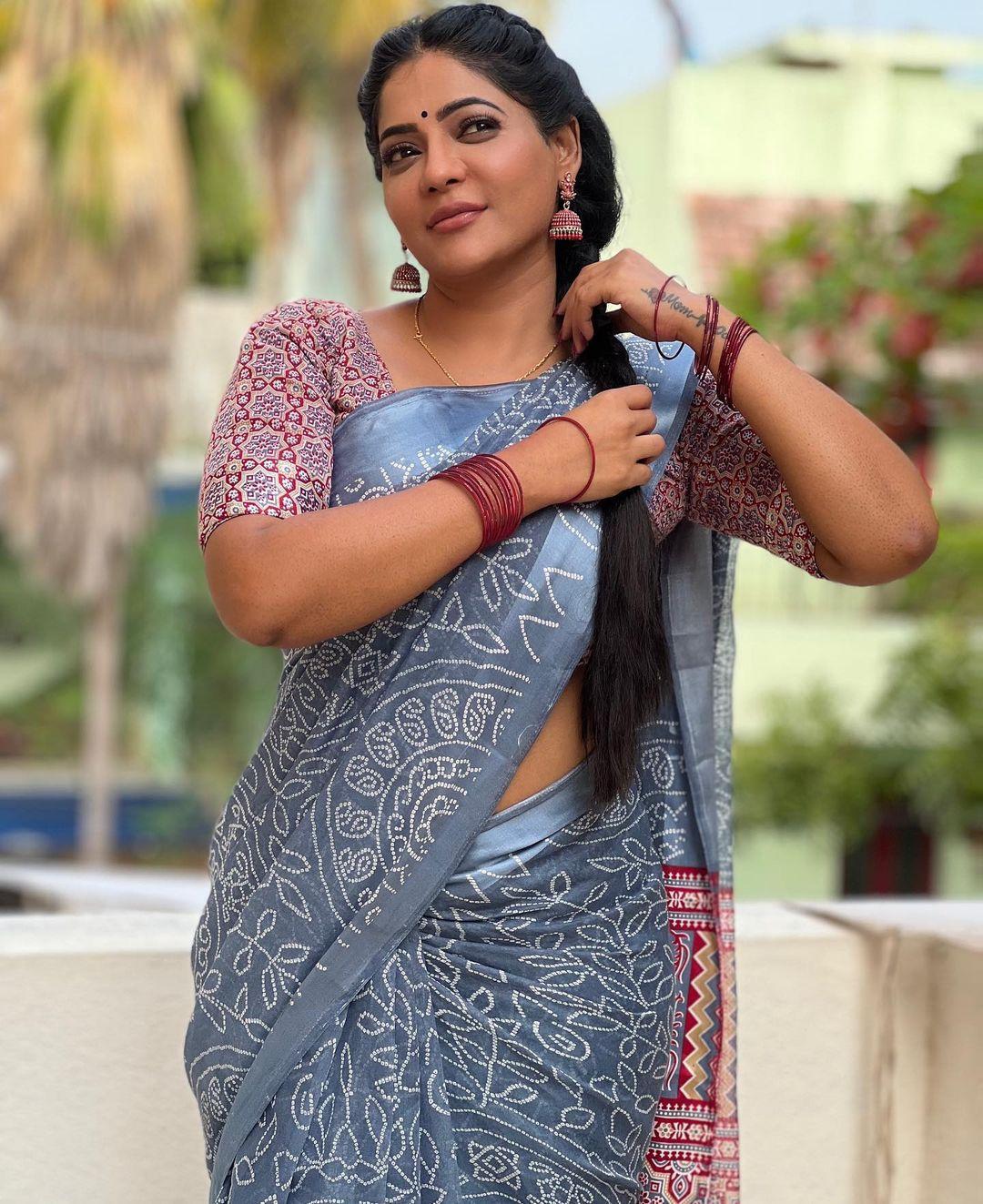 Beautiful and glamours picture | Reshma Pasupuleti in saree glamorous and cute stills