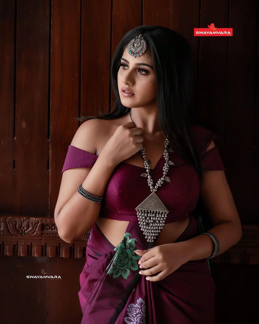 Beautiful and glamours photos | Maneesha Mahesh television actress looking very glorious photos