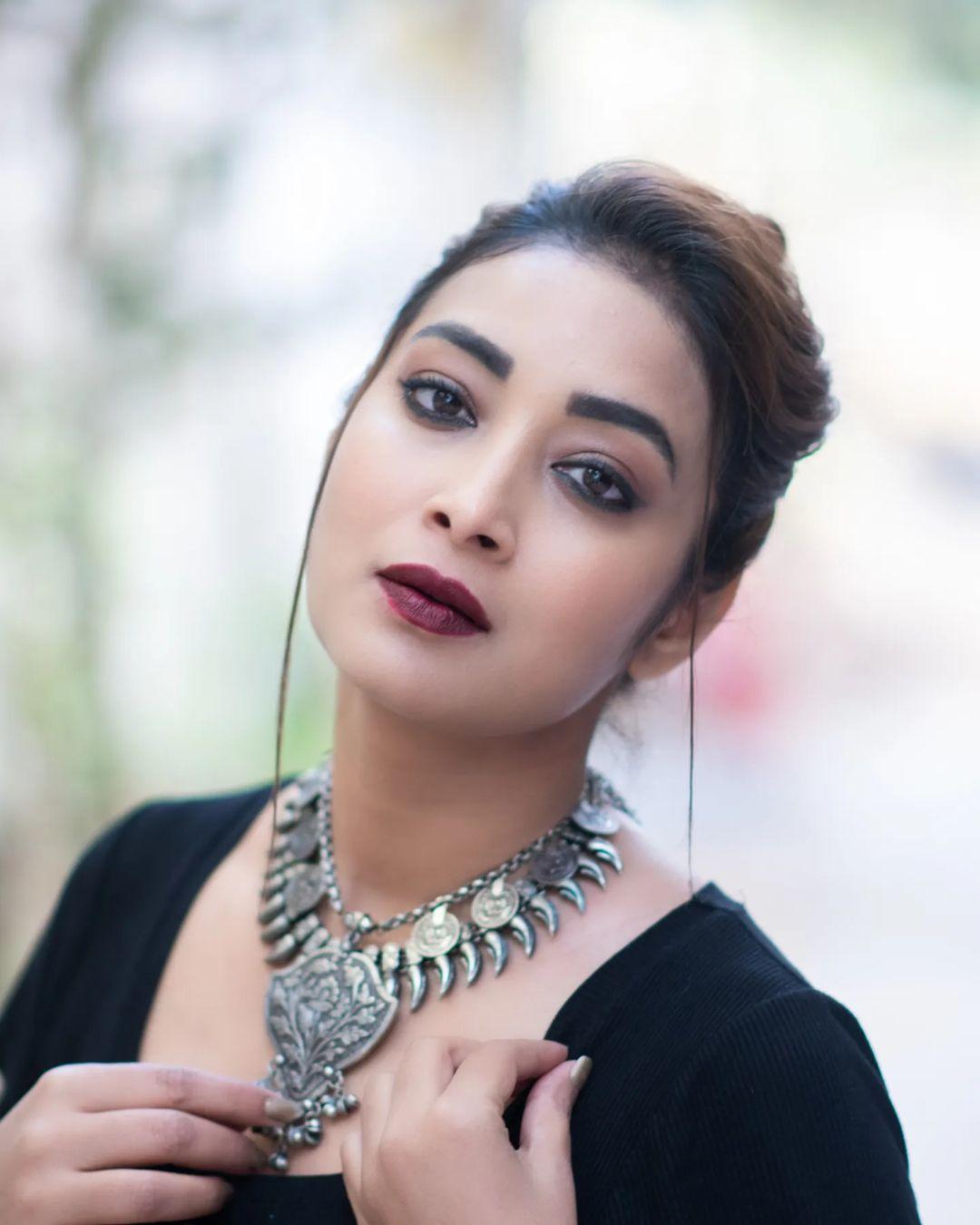 Exclusive hot and sexy stills | Bhanu shree beautiful and cute photos in black dress