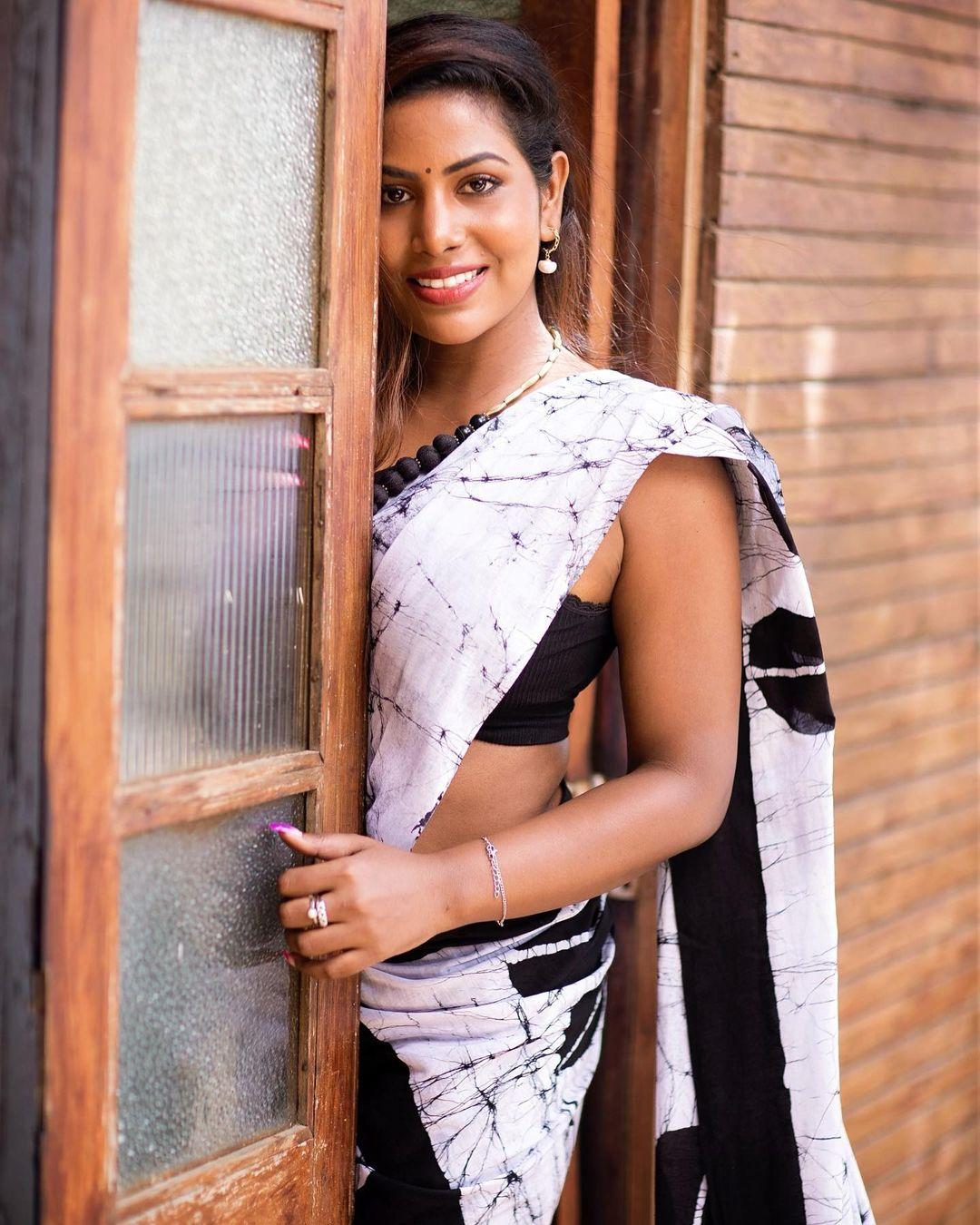 Exclusive hot and spicy stills | Suvitha Rajendran exposing navel in saree hot photos