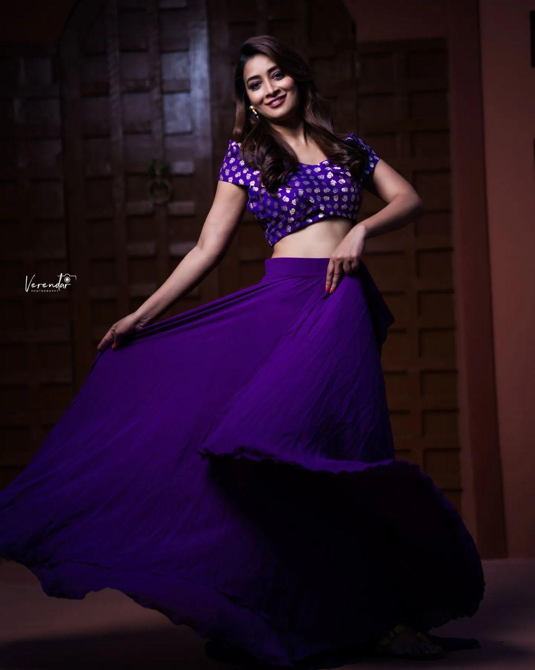 Exposing hot photos gallery | Bhanu shree and n Violet lehanga hot and sexy photos