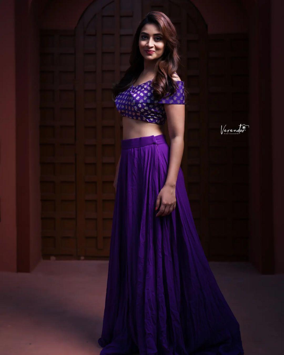 Glamorous and cute stills | Bhanu shree and n Violet lehanga hot and sexy photos