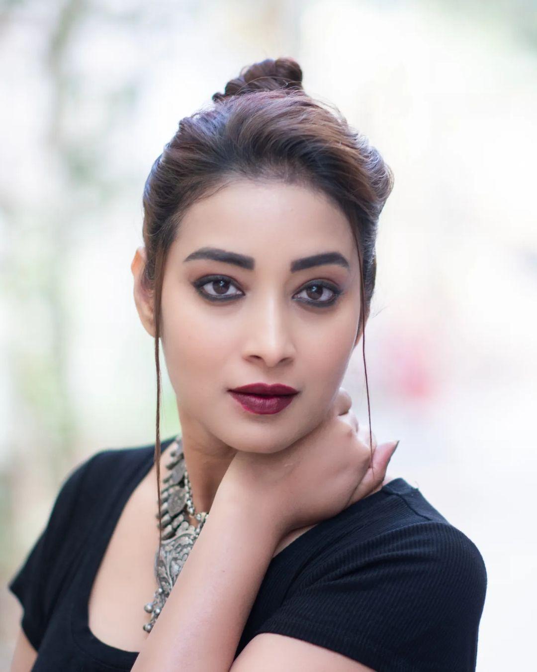 Glamorous and cute stills | Bhanu shree beautiful and cute photos in black dress