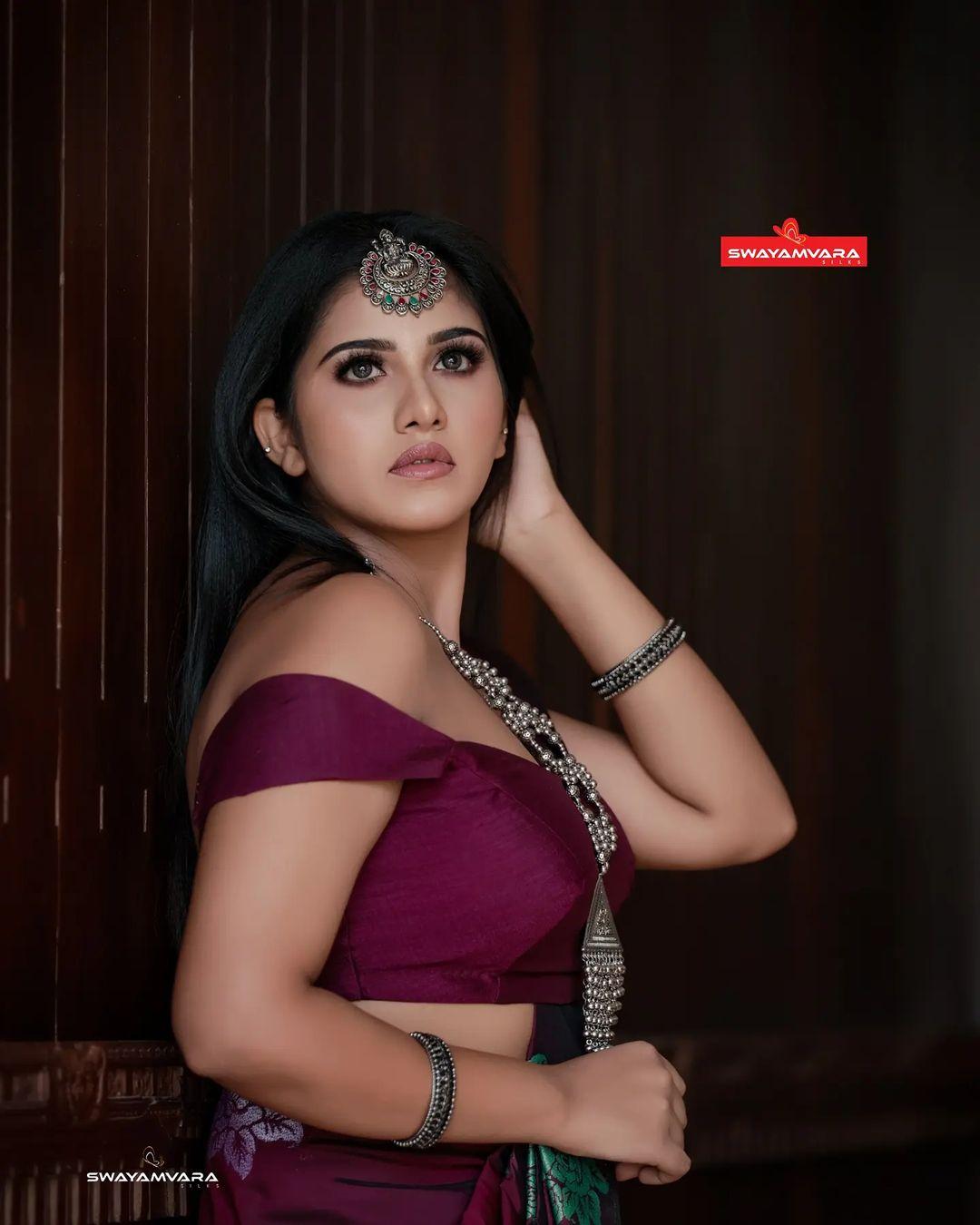 Hot and sexy stills | Maneesha Mahesh television actress looking very glorious photos