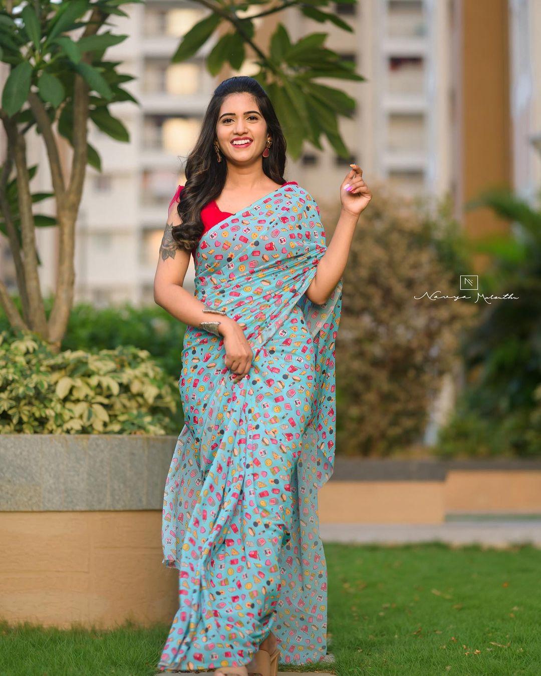 Latest hot and sexy stills | Sravanthi Chokkarapu in saree hot and sexy photoshoot