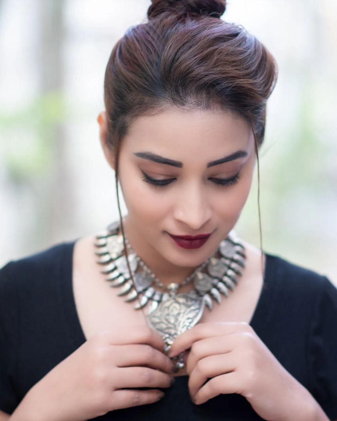Latest hot photos gallery | Bhanu shree beautiful and cute photos in black dress