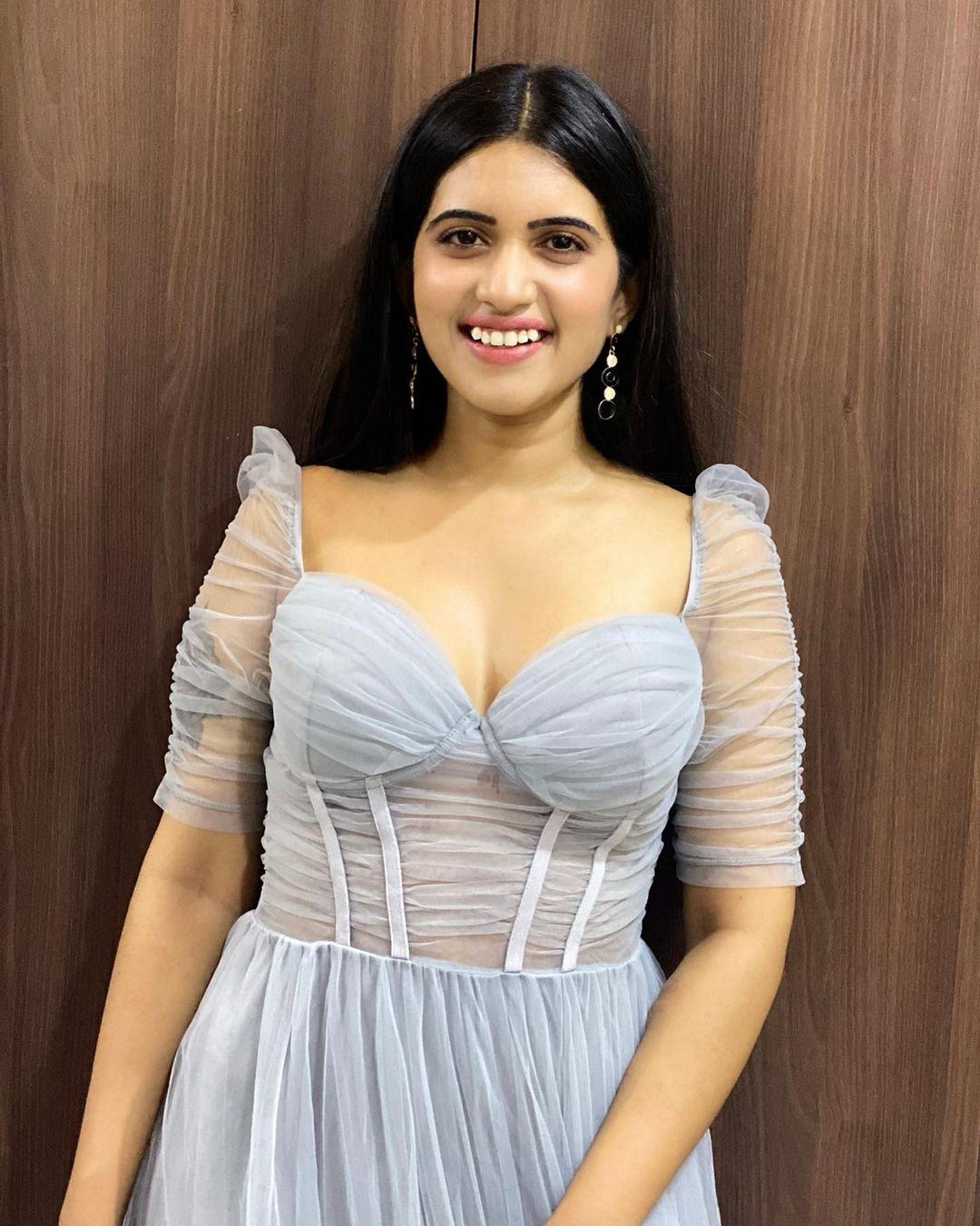 Looking very attractive hot stills | Anchor Sravanthi Chokkarapu latest hot Photoshoot