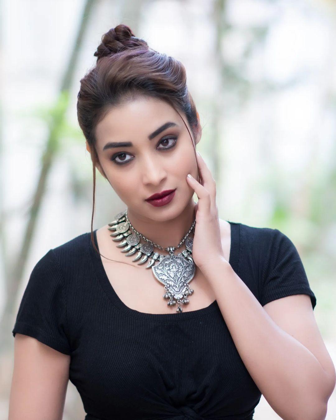 Looking very sexy photos | Bhanu shree beautiful and cute photos in black dress