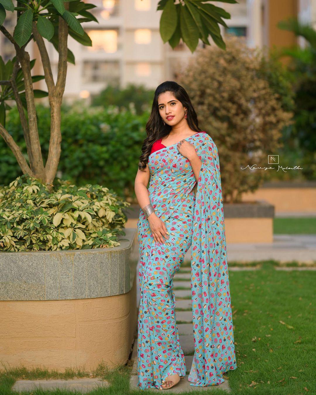 South Indian Actress hot photos | Sravanthi Chokkarapu in saree hot and sexy photoshoot