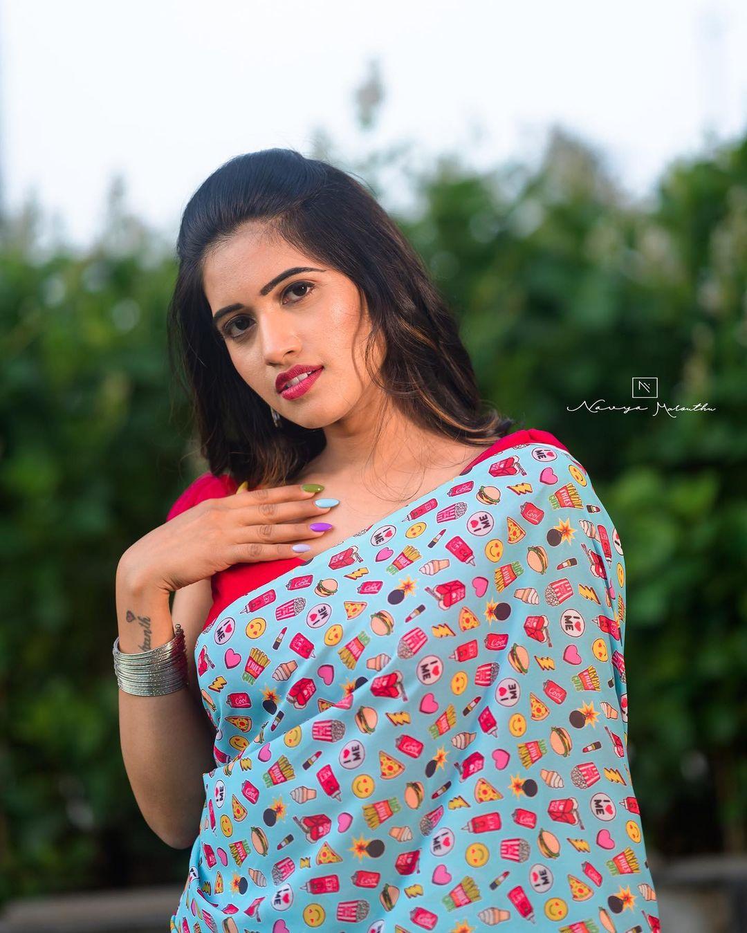Telugu actress hot photos | Sravanthi Chokkarapu in saree hot and sexy photoshoot