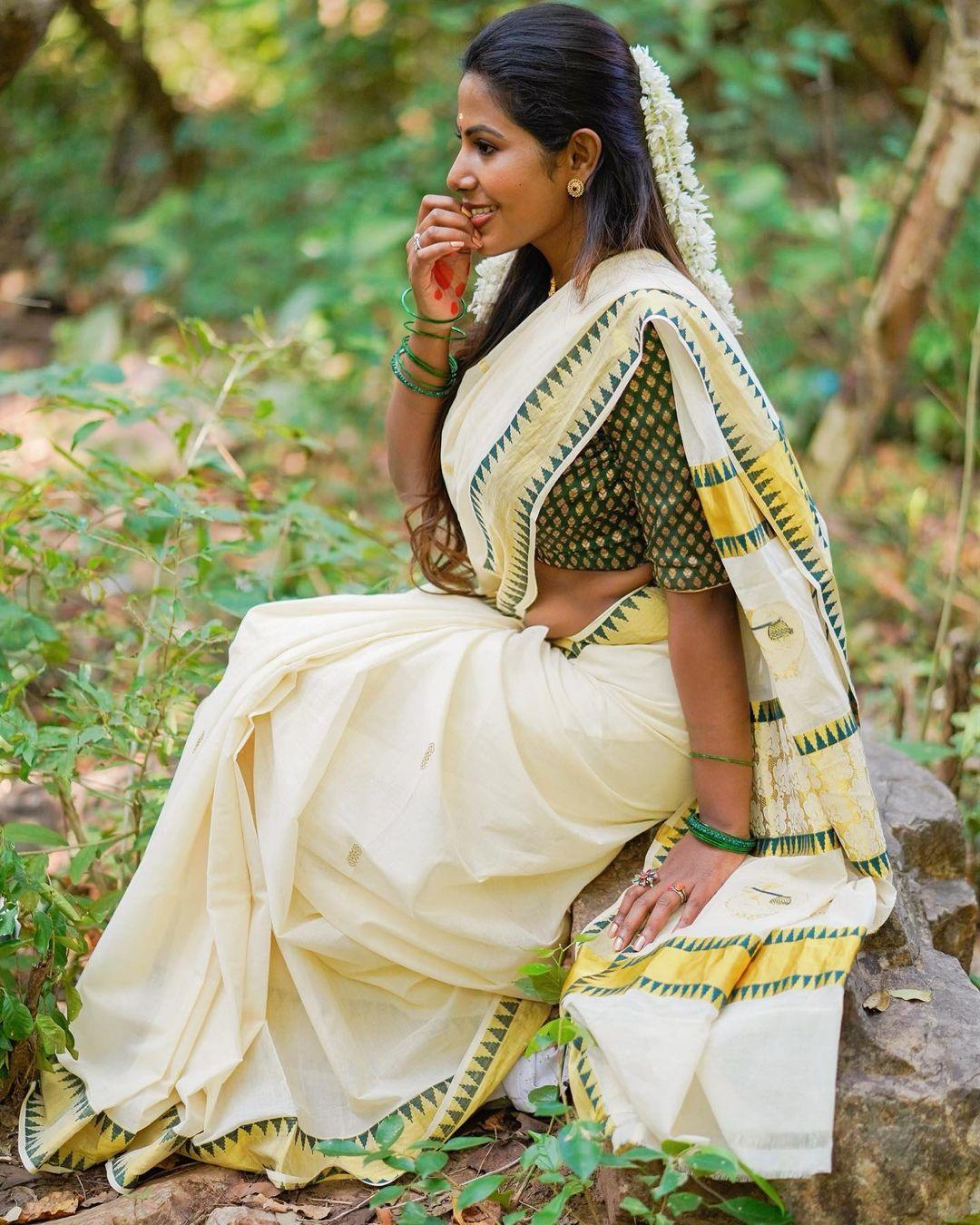 Unseen hot and sexy photos | Suvitha Rajendran in Kasavu Saree hot and sexy photoshoot