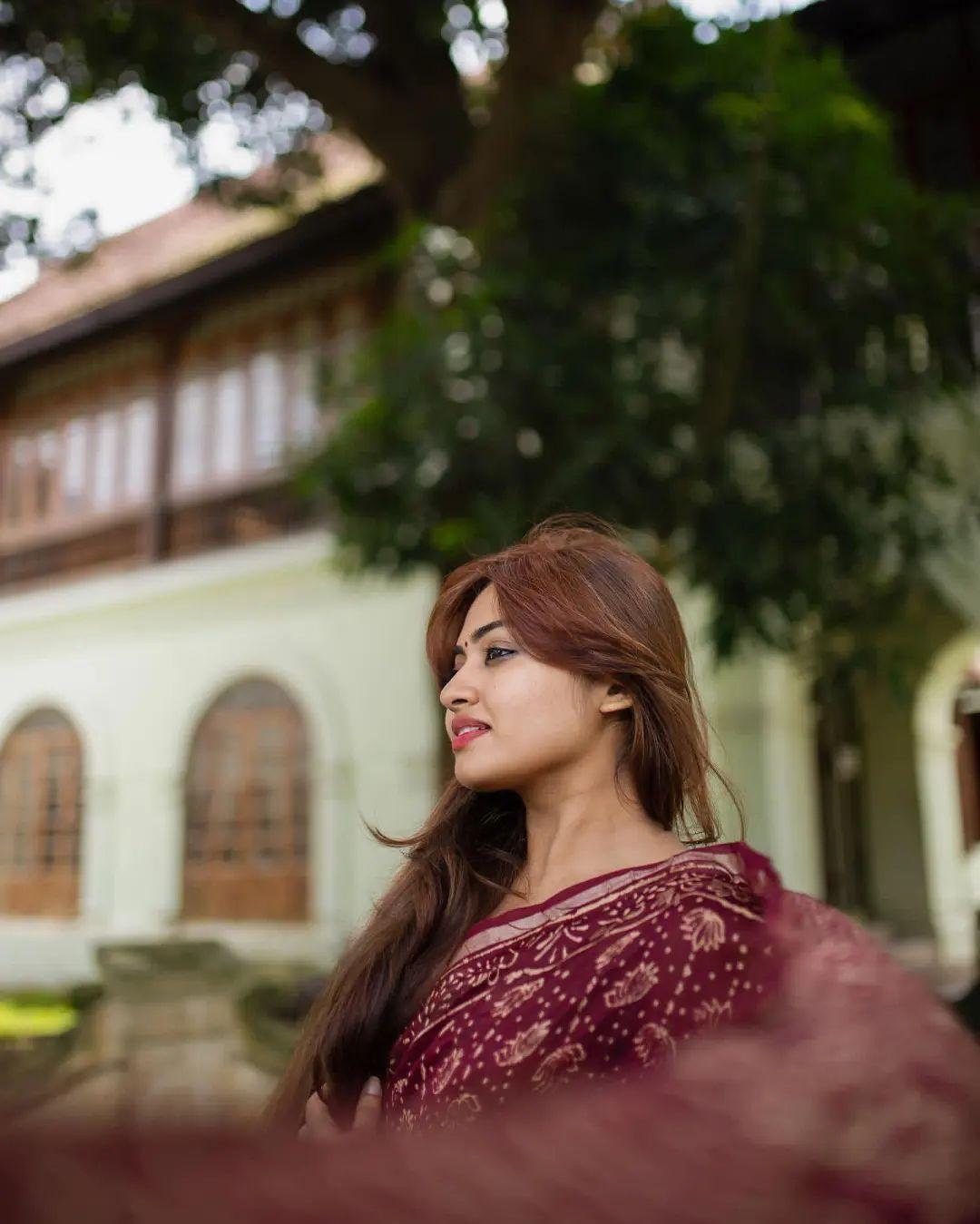 Beautiful and glamours photos | Shalin Zoya in saree hot and sexy photoshoot