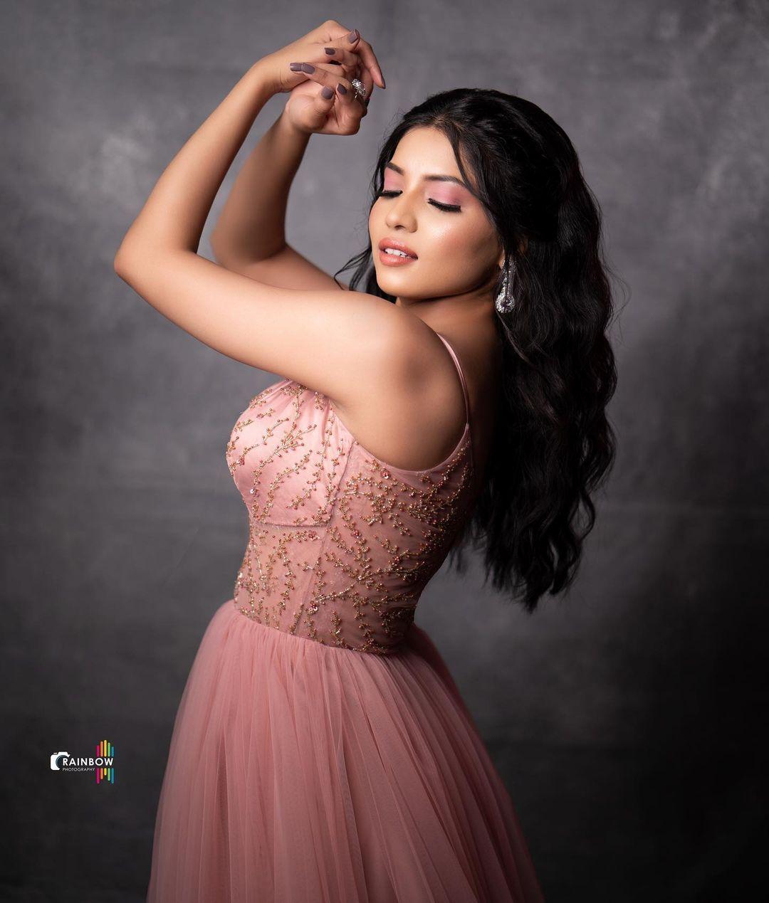 Glamorous and cute stills| Kaashima Rafi very stylish and glamours photos