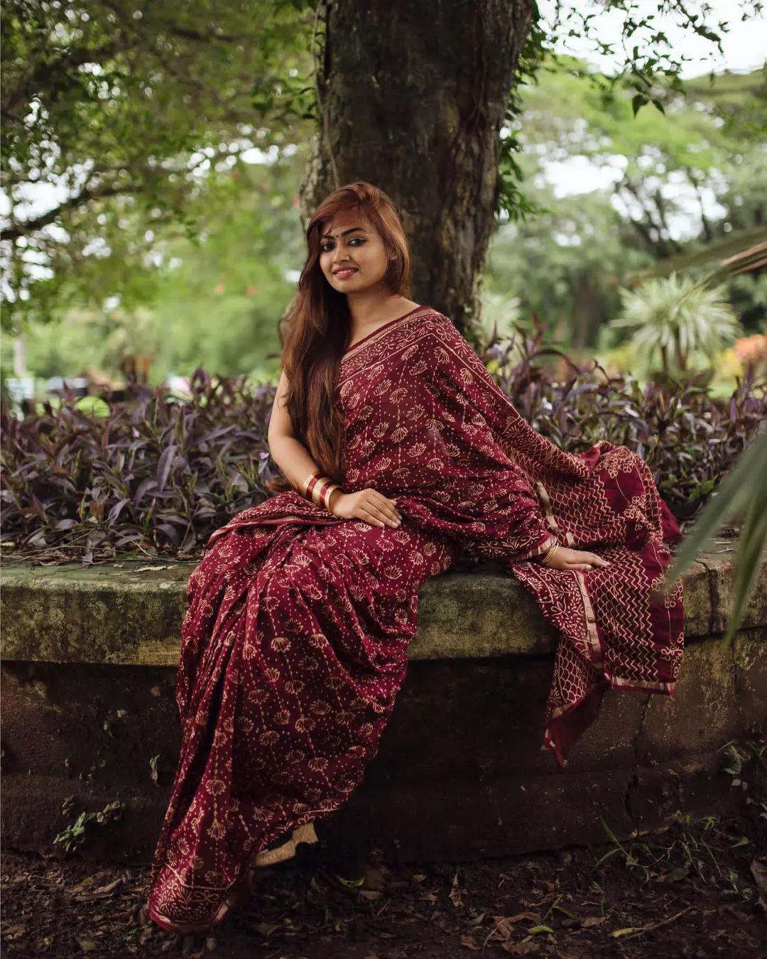 Hot and sexy stills | Shalin Zoya in saree hot and sexy photoshoot