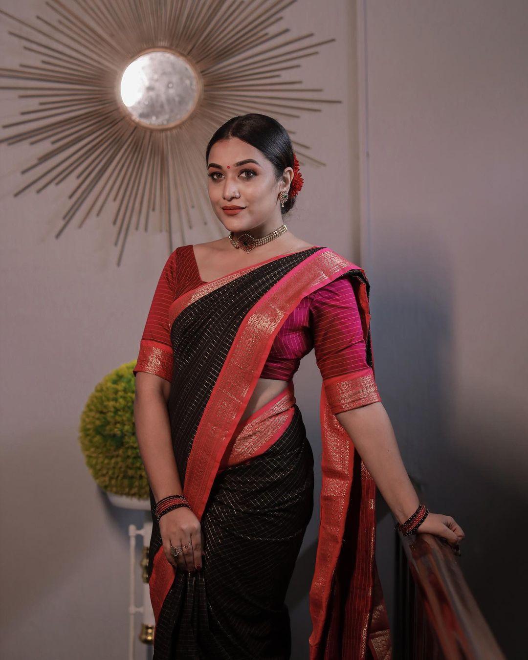 Actress hot photos gallery | Parvathy R Krishna in red saree hot and sexy photoshoot