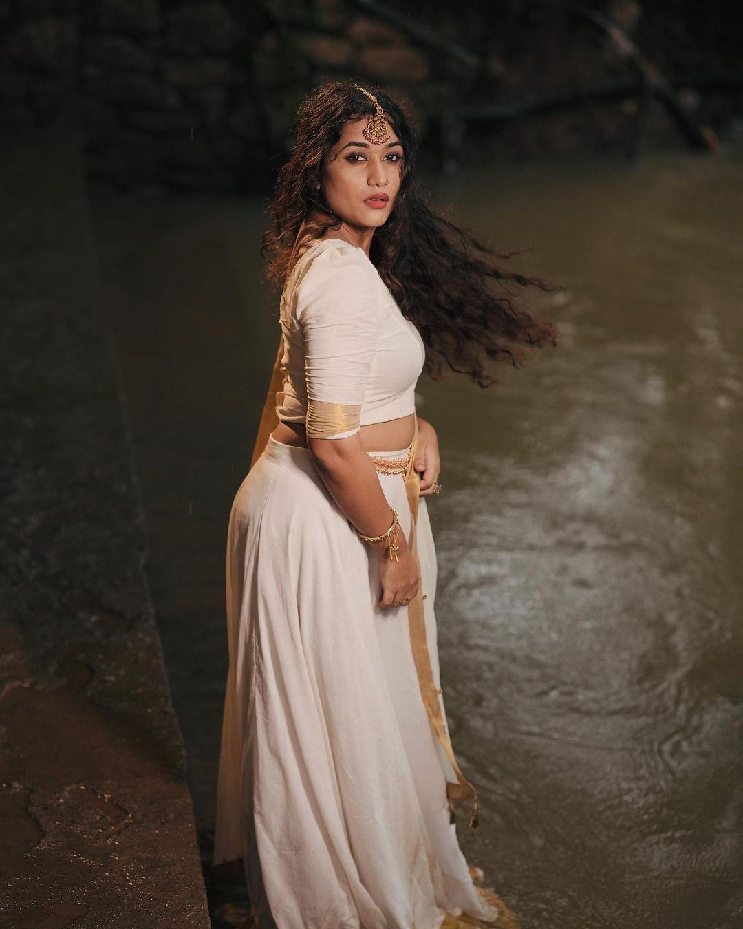 Beautiful and cute picture | Parvathy R Krishna in beautiful and sexy wet dress photos
