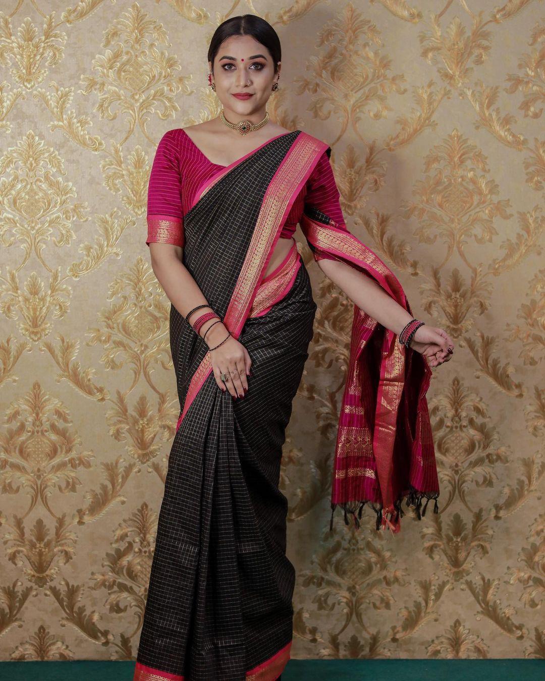 Exposing hot photos gallery | Parvathy R Krishna in red saree hot and sexy photoshoot