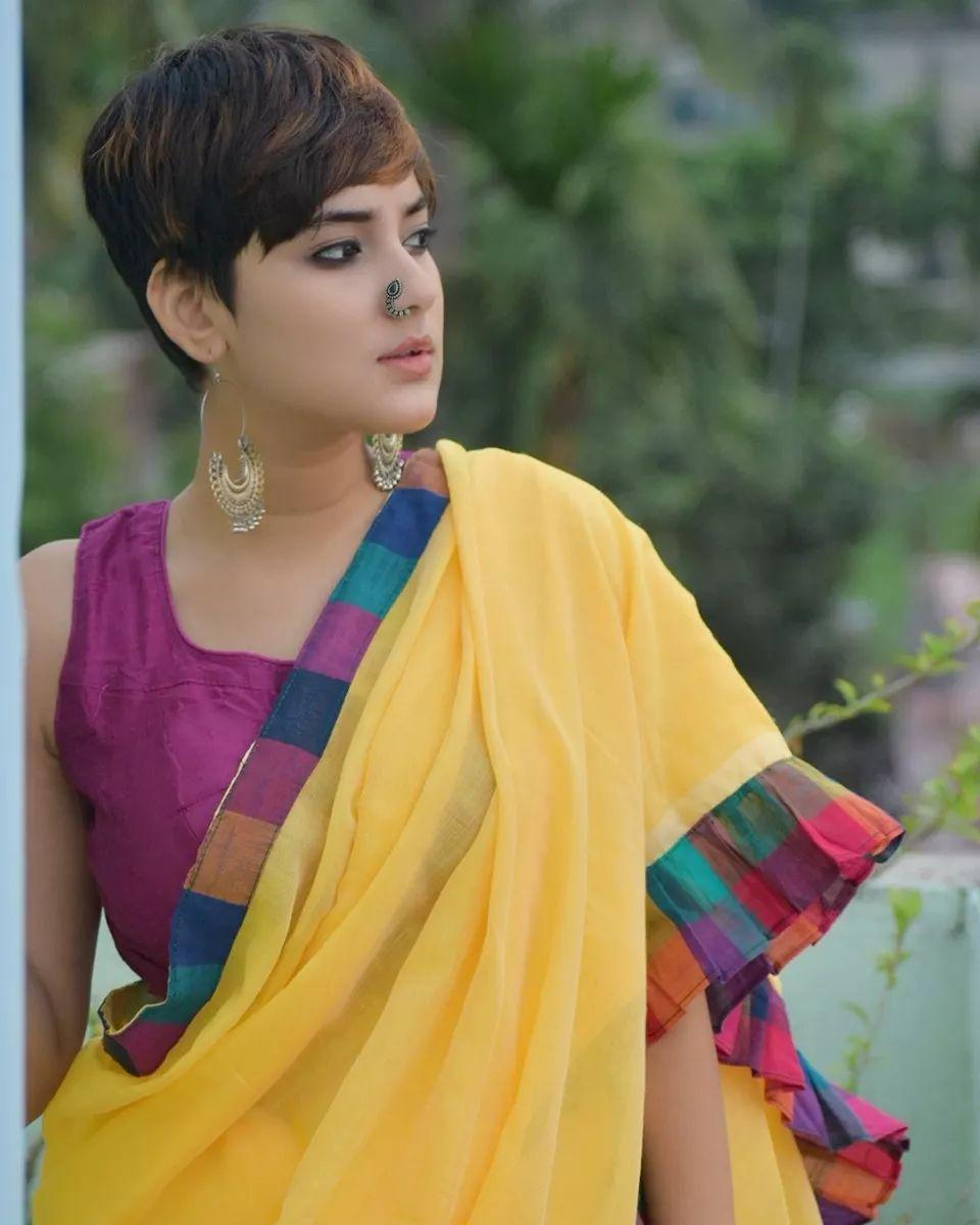 Looking very attractive hot stills| Archika gupta In yellow saree hot photos gallery