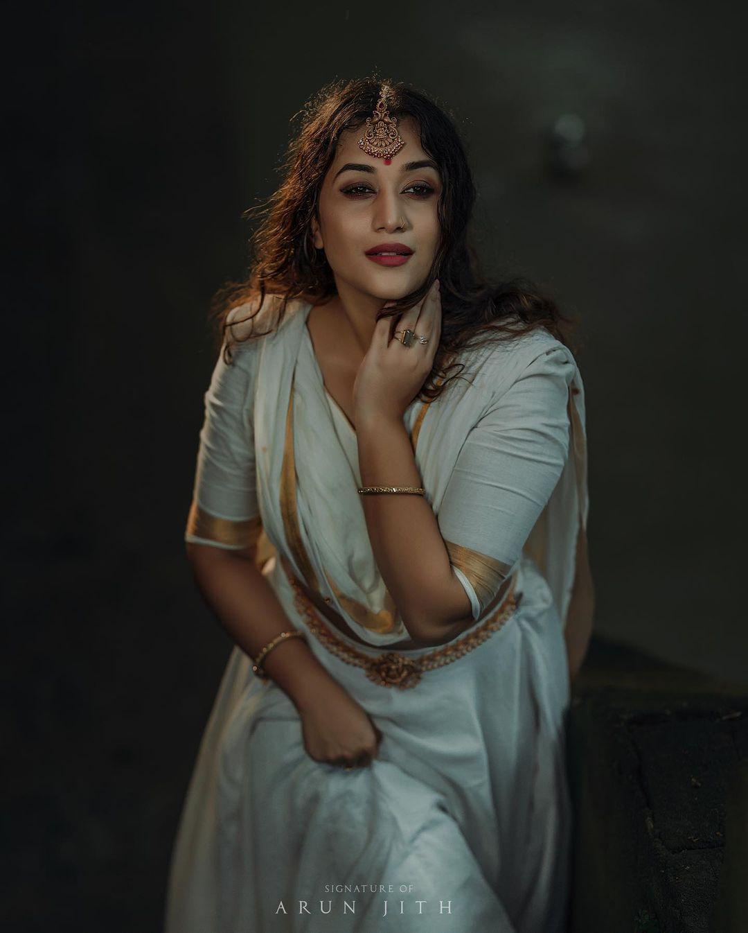 Unseen hot photos gallery | Parvathy R Krishna in beautiful and sexy wet dress photos