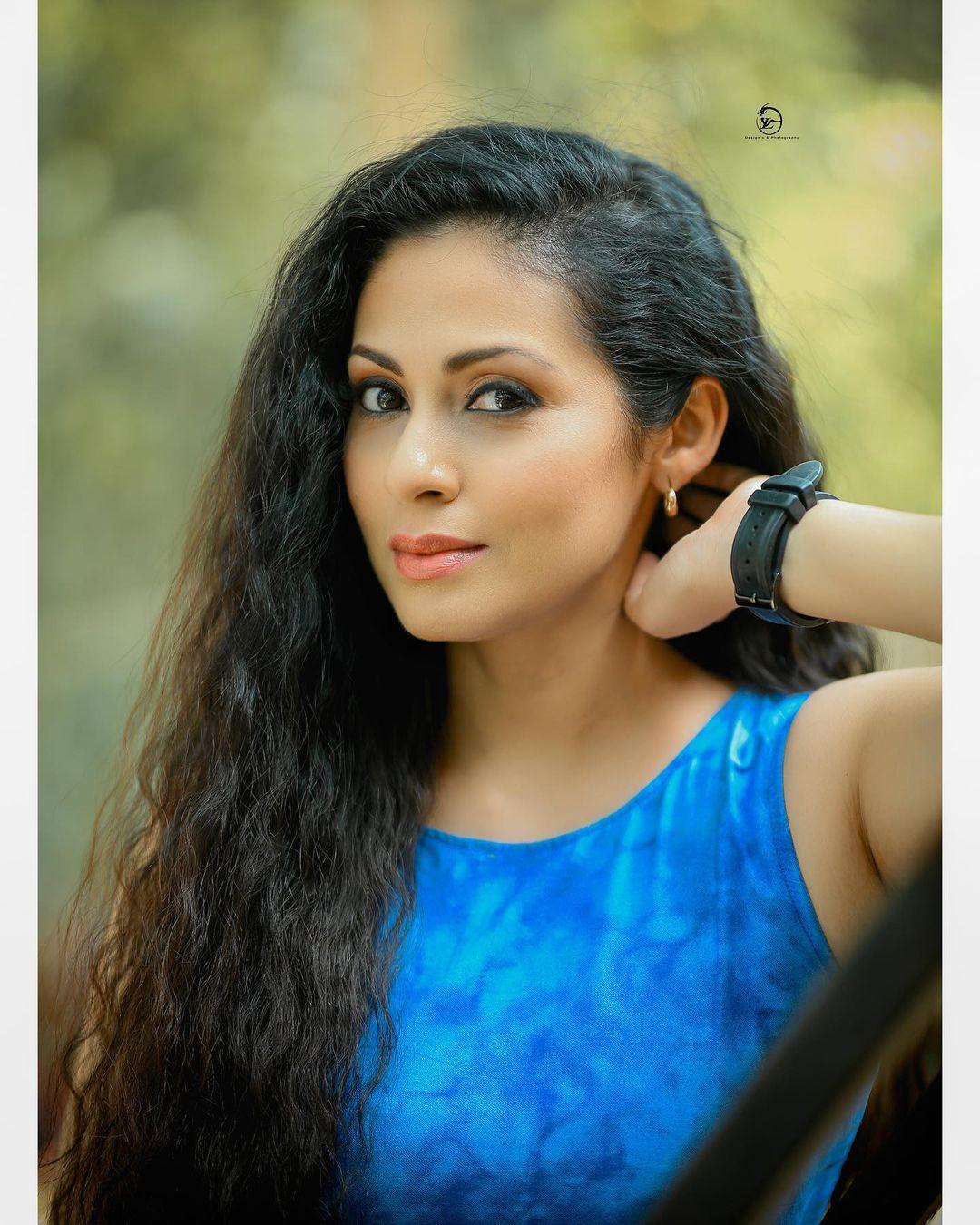 Beautiful and glamours photos | Sadha actress in beautiful and glamours photos in blue dress