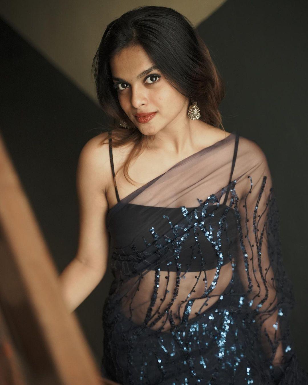 Exposing very hot photos gallery | Gopika ramesh in black transparent saree hot photos gallery
