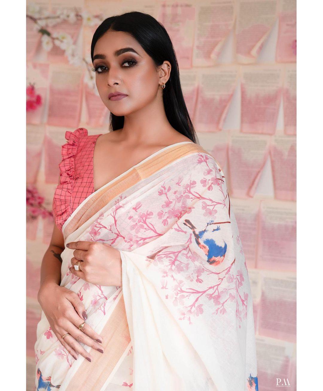 Beautiful and glamours photos | Sharanya R Nair in saree very glamours and cute stills