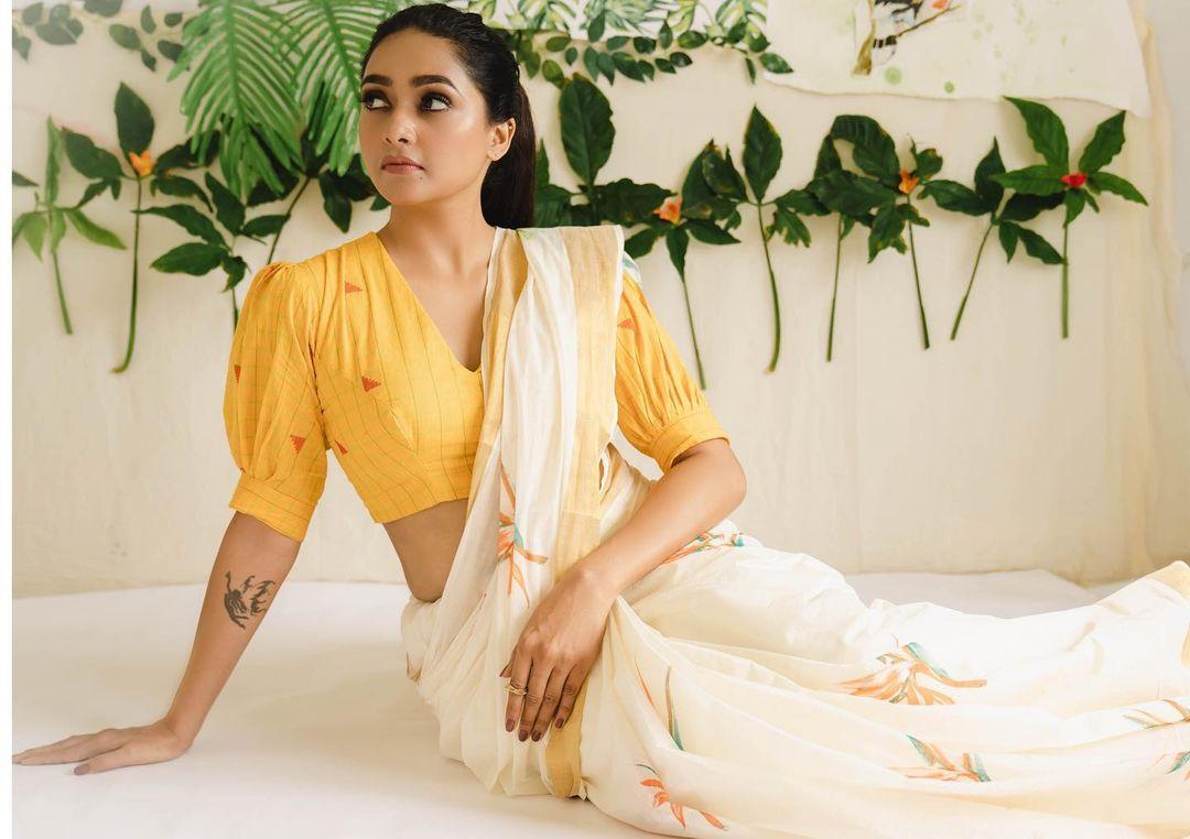 Glamorous and cute stills | Sharanya R Nair in saree exposing hot photos gallery