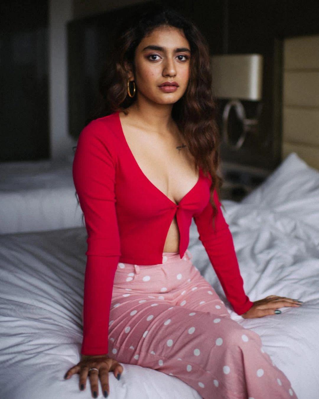 Glamours and cute stills | Priya Prakash Varrier exposing Cleavage hot photos in bedroom