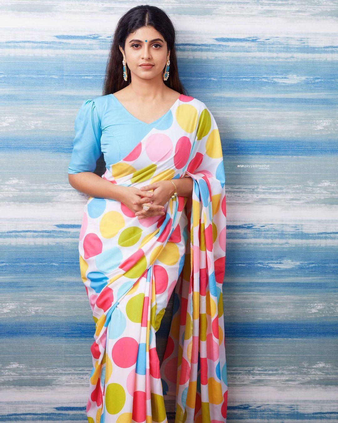 Beautiful and glamours photos | Rasna pavithran in beautiful and glamours photos in saree