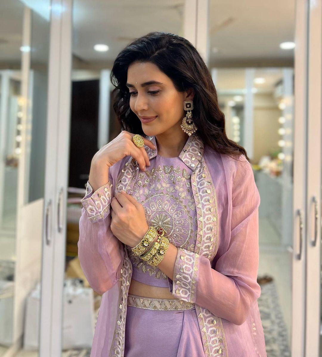 Exclusive very hot photos | Karishma Tanna very glamours and sexy photos gallery