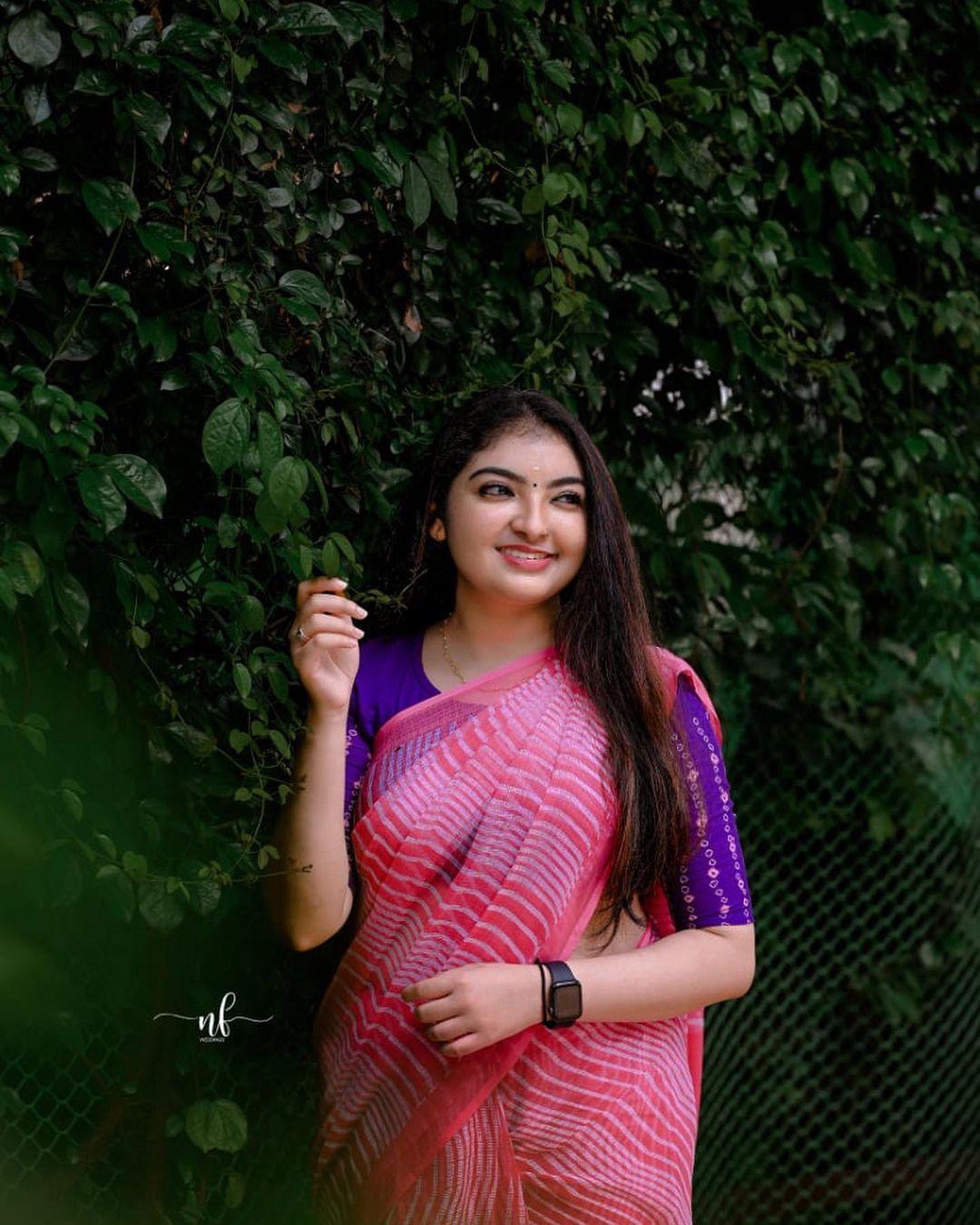 Glamours and sexy photos | Malavika Nair in rose color saree hot photos gallery