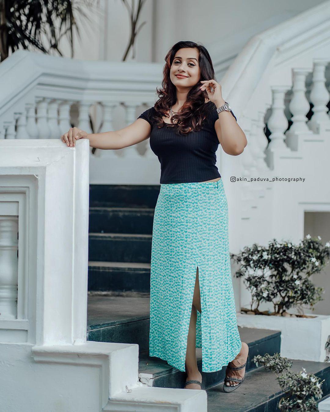 Hot and Unseen Photos | Poojitha menon looking very stylish and cute stills