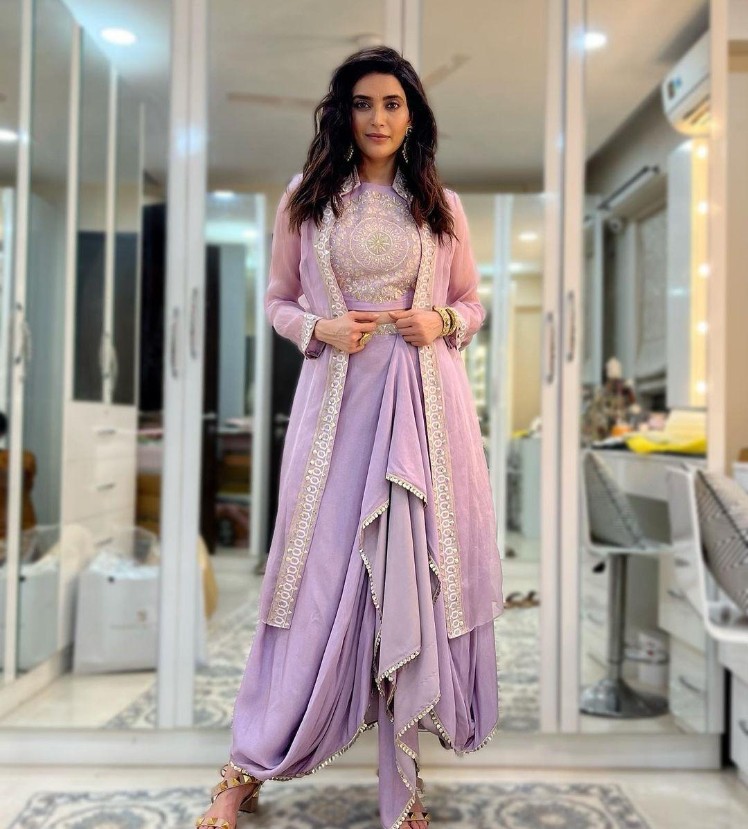 Hot and sexy photoshoot | Karishma Tanna very glamours and sexy photos gallery